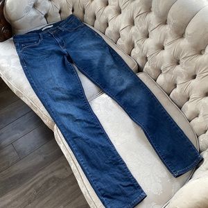 Levi’s Mid Rise Skinny Jean